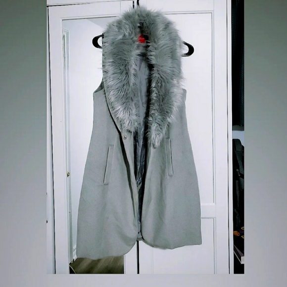 Gray coat with faux fur collar - Picture 1 of 2